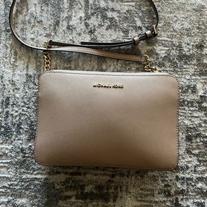 Micheal Kors crossbody bag